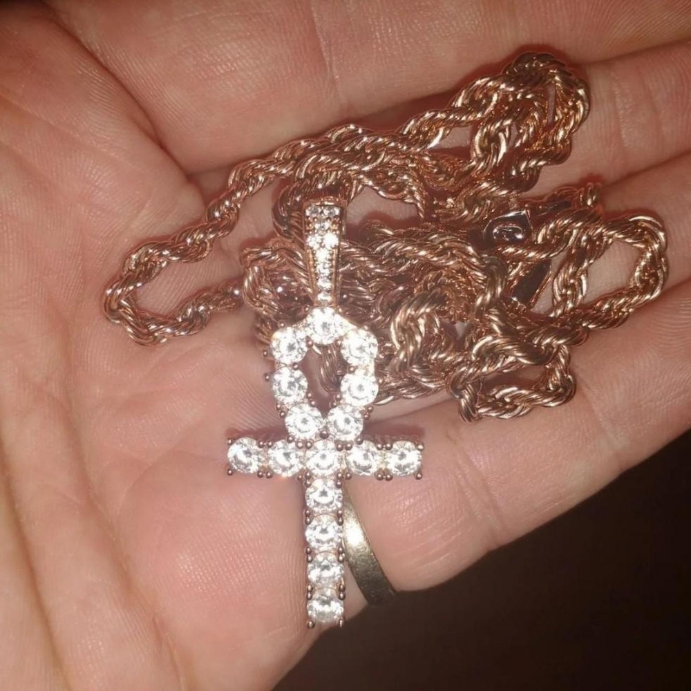 GLD Shop Ankh & chain